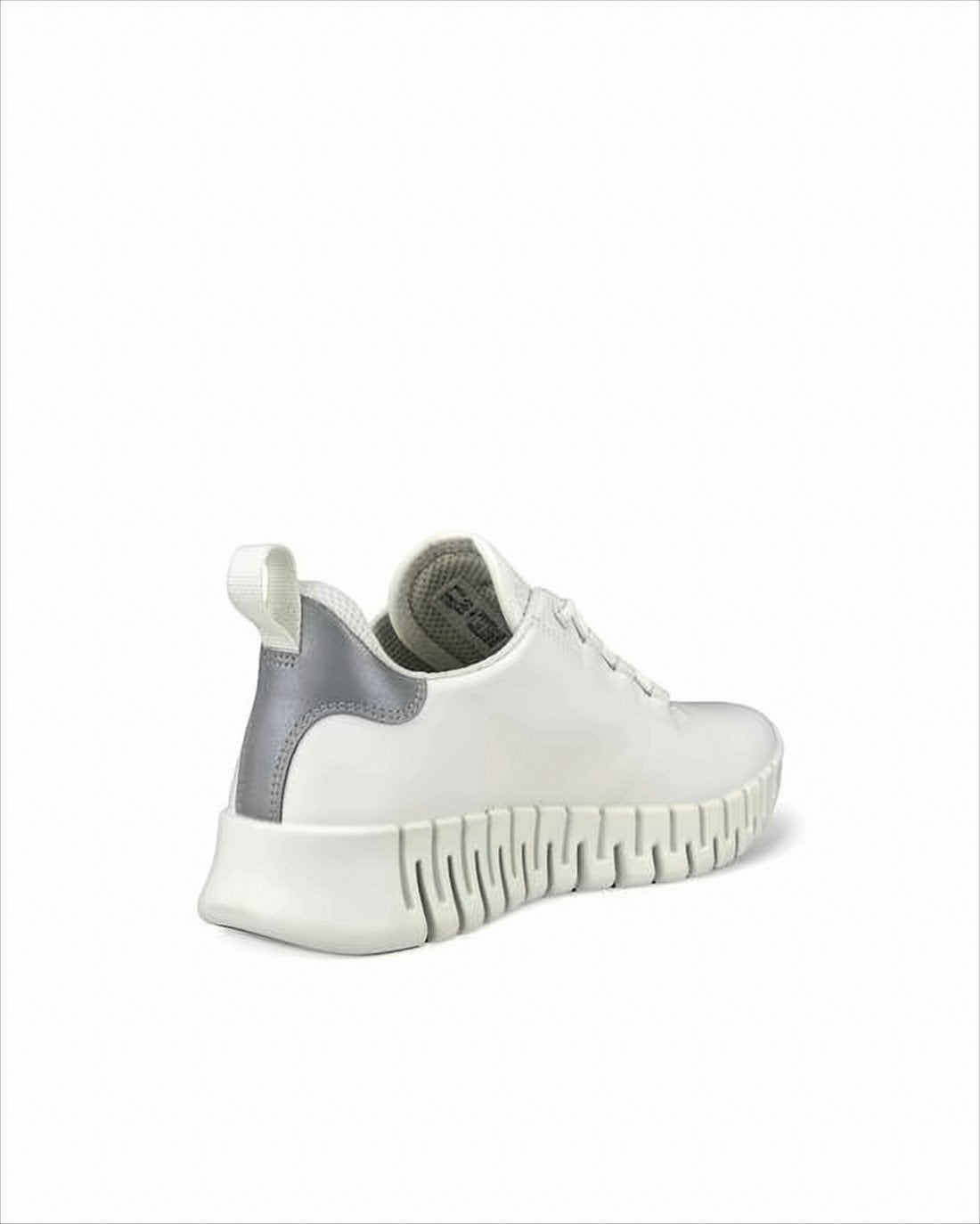 Minimalist White Sneakers with Smooth Leather Upper