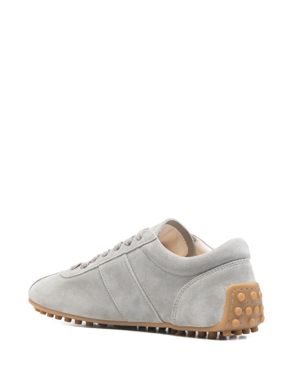 Niskoprofilowe sneakersy z zamszu z teksturowaną gumową podeszwą