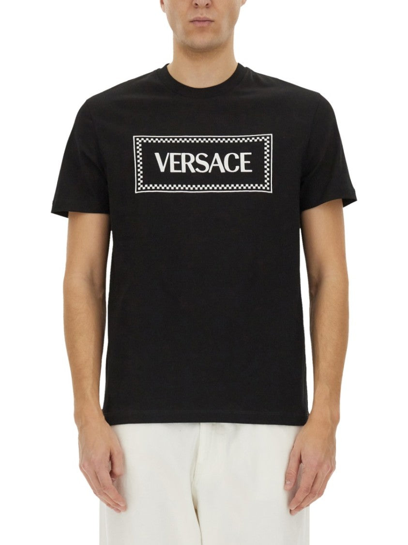 T-Shirt With '90S Vintage Embroidered Logo