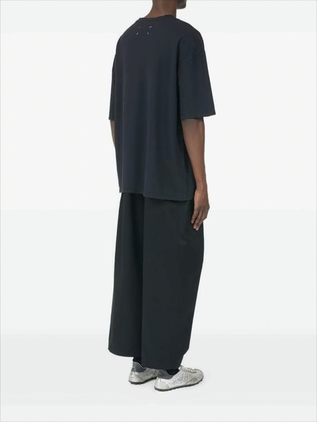 Loose Fit Minimalist T-Shirt with Printed Logo