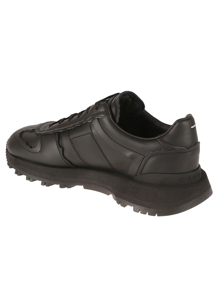 Sportowe czarne sneakersy z designem