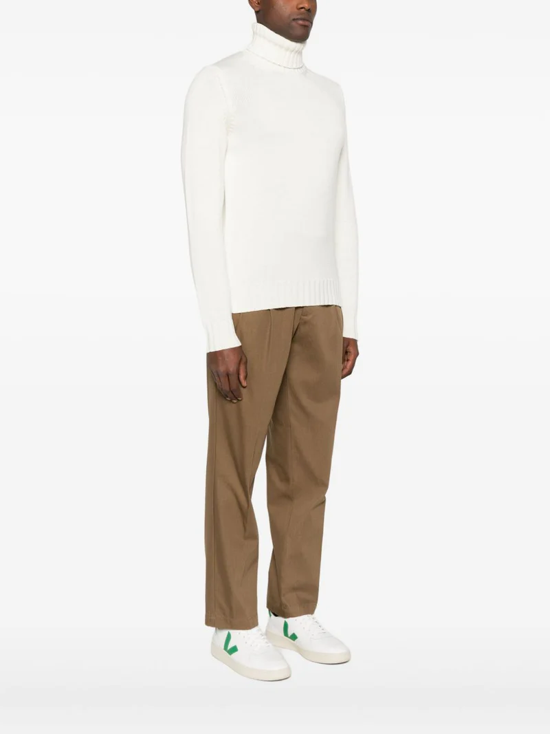 Refined Turtleneck Sweater In Creamy Off-White Merino Wool