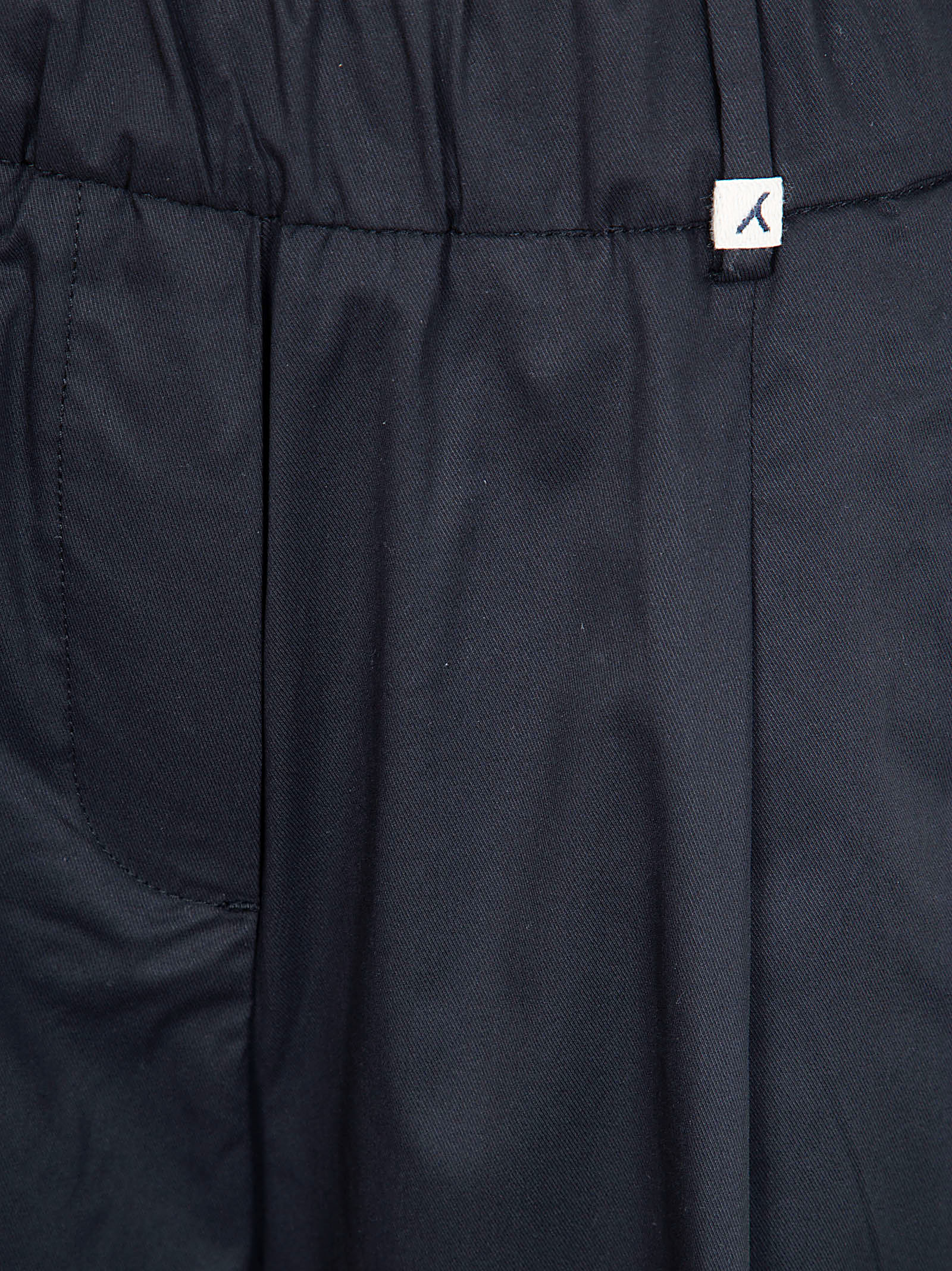Straight-Leg Black Trousers with Relaxed Fit and Elastic Waistband