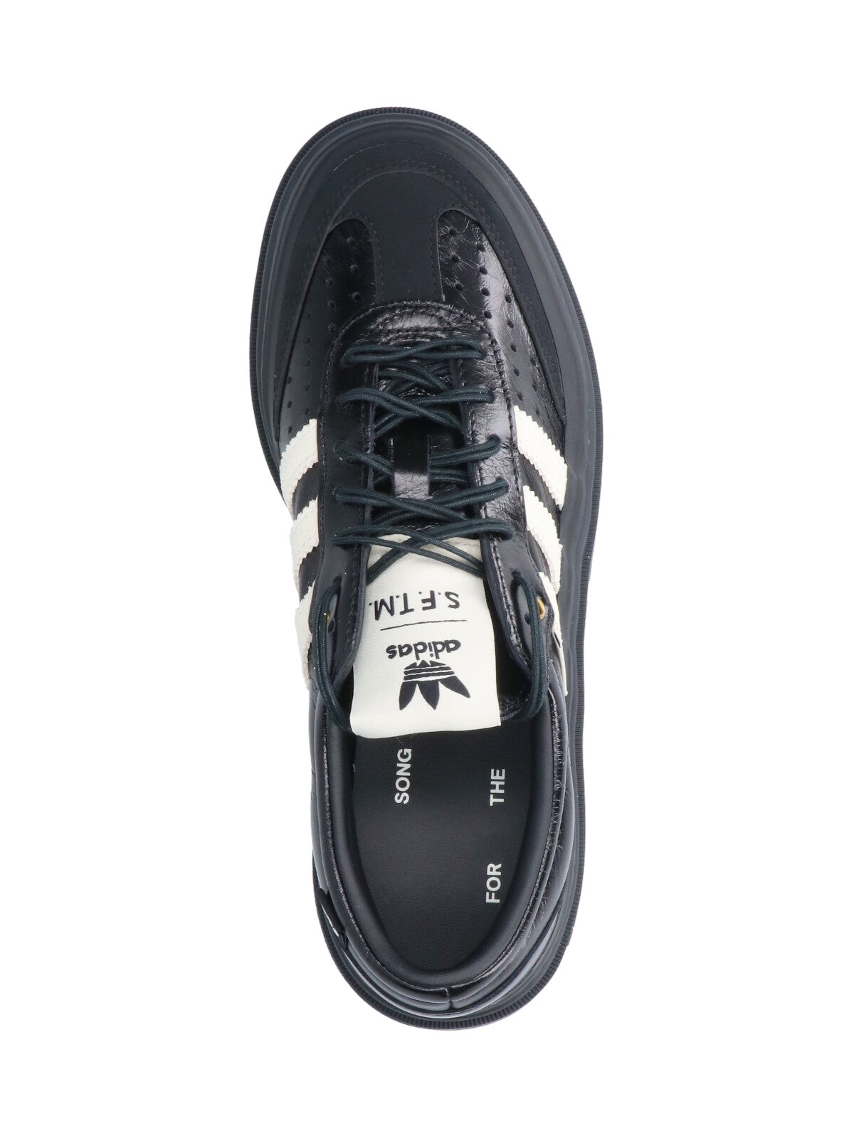 Low-Profile Black Sneakers with Textured Sole