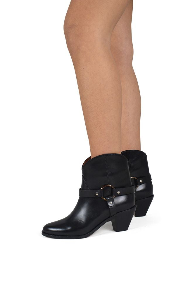 Pointed Toe Black Leather Santiag Boots