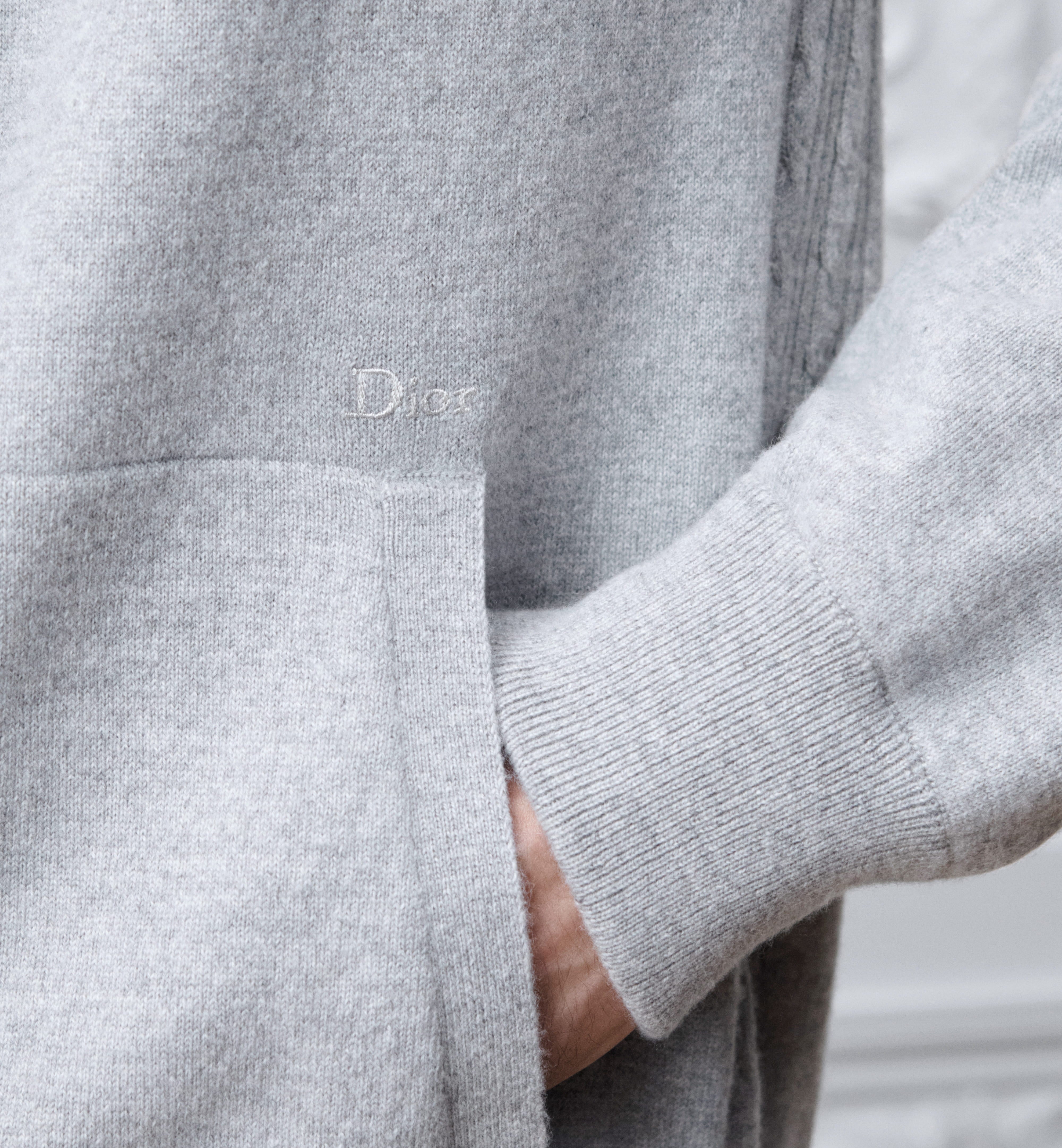 Minimalist Zip-Through Knit Top With Hood And Ribbed Cuffs