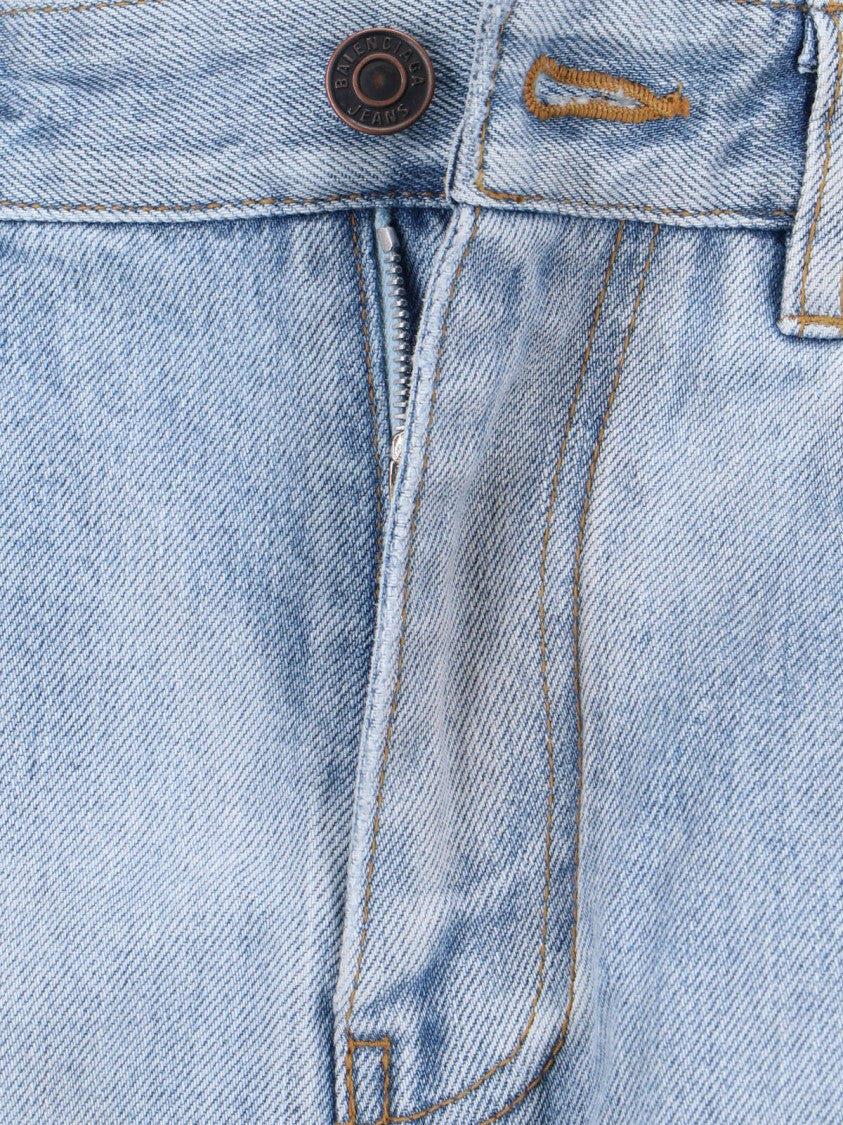 Straight-Leg Blue Denim Jeans With Traditional Five-Pocket Styling