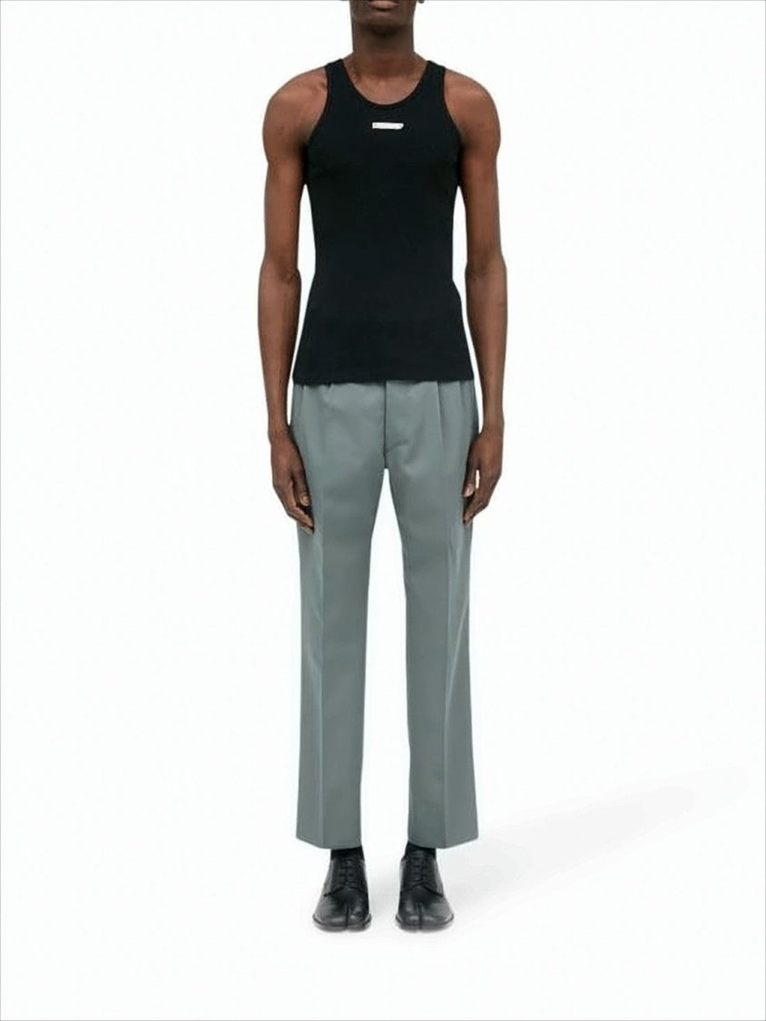 Fitted Sleeveless Ribbed Tank Top With Rectangular Plaque