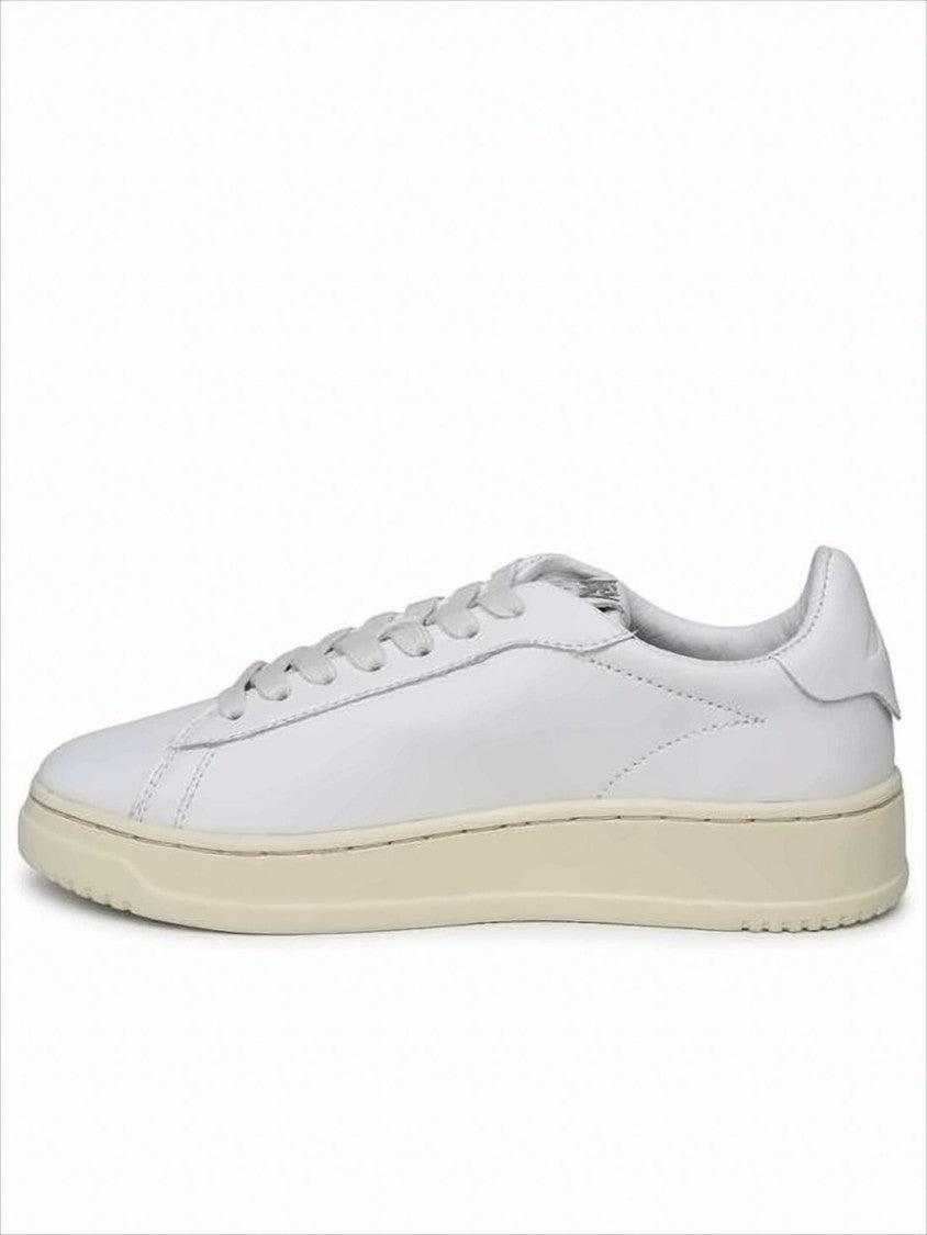 Minimalist Low-Top Sneakers with Smooth Leather Uppers