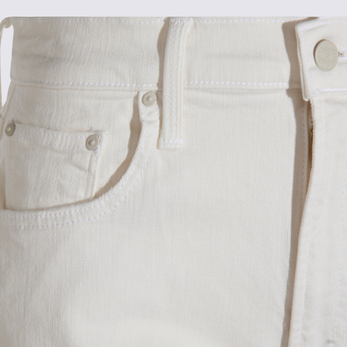 High-Waisted White Cotton Jeans with Functional Pockets