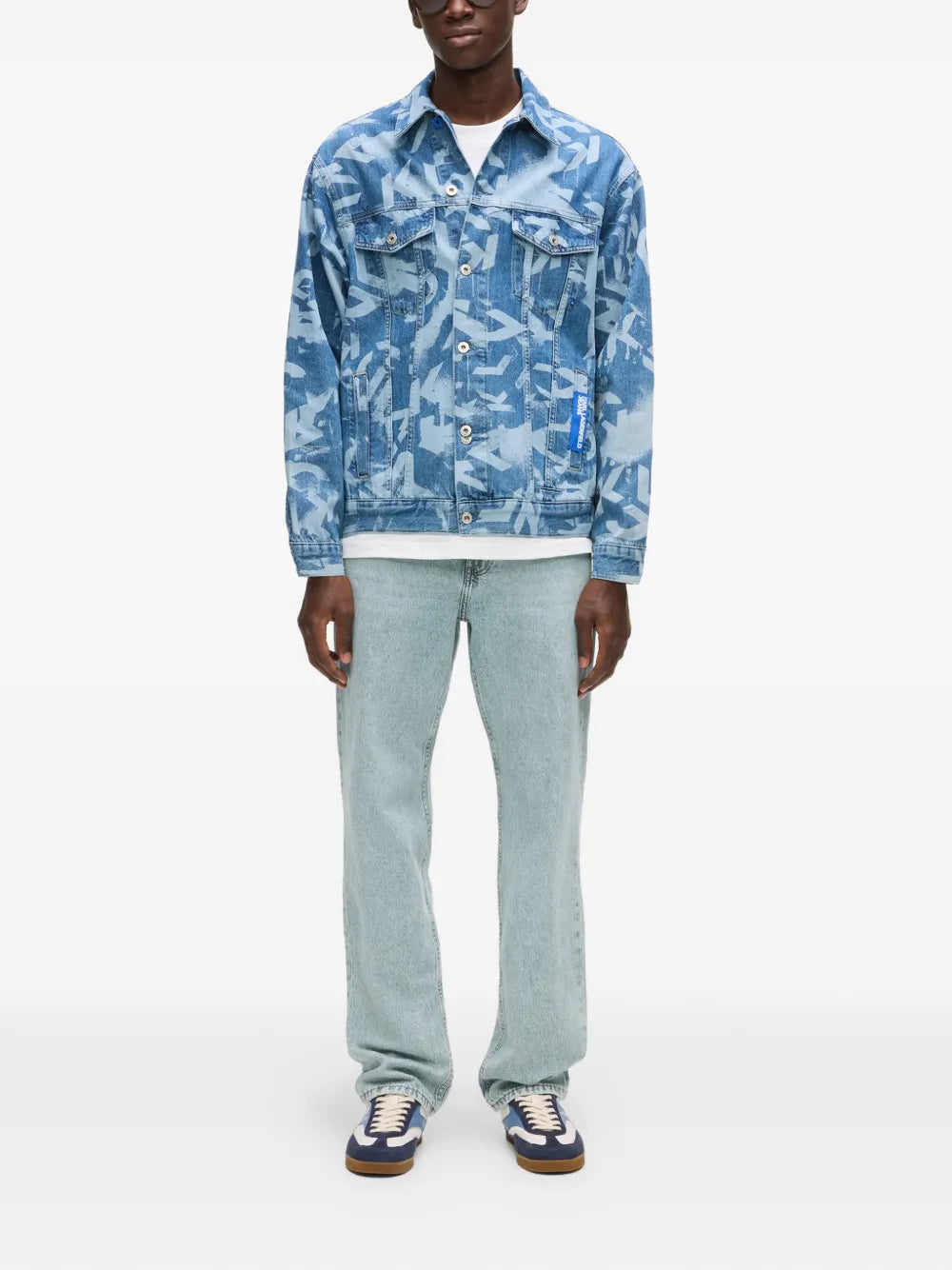 Light Blue Straight-Leg Jeans with Classic Five-Pocket Styling