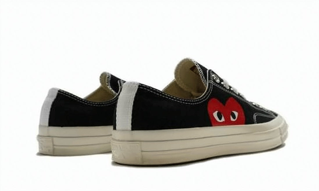 Low-Top Sneakers With Distinctive Heart Graphic