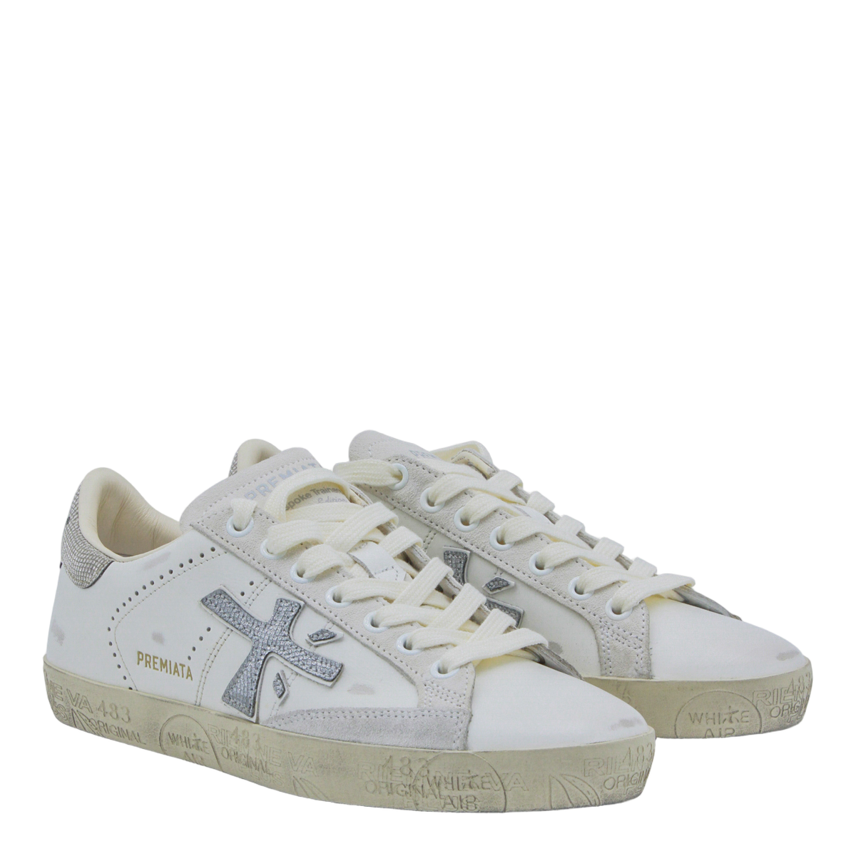 Low-Top Sneakers with Vintage-Inspired Design