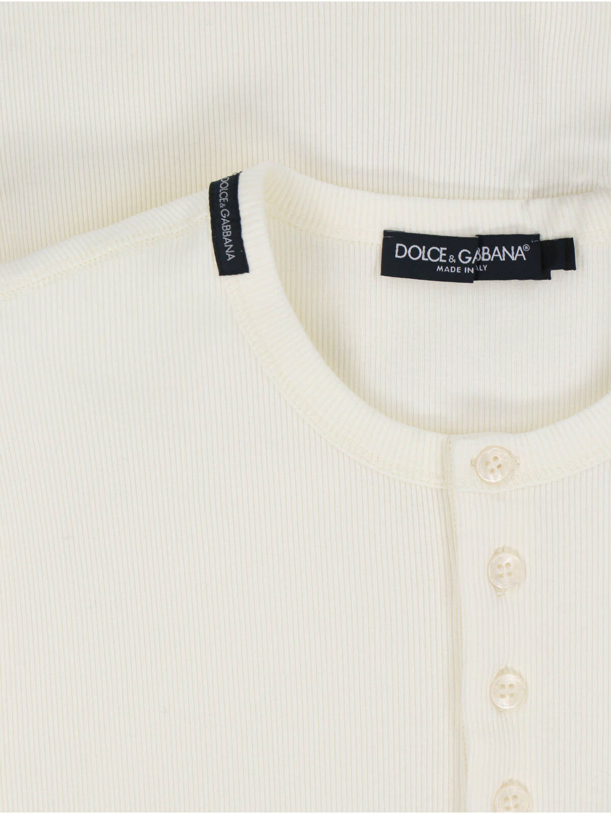 Minimalist White T-shirt with Crew Neckline