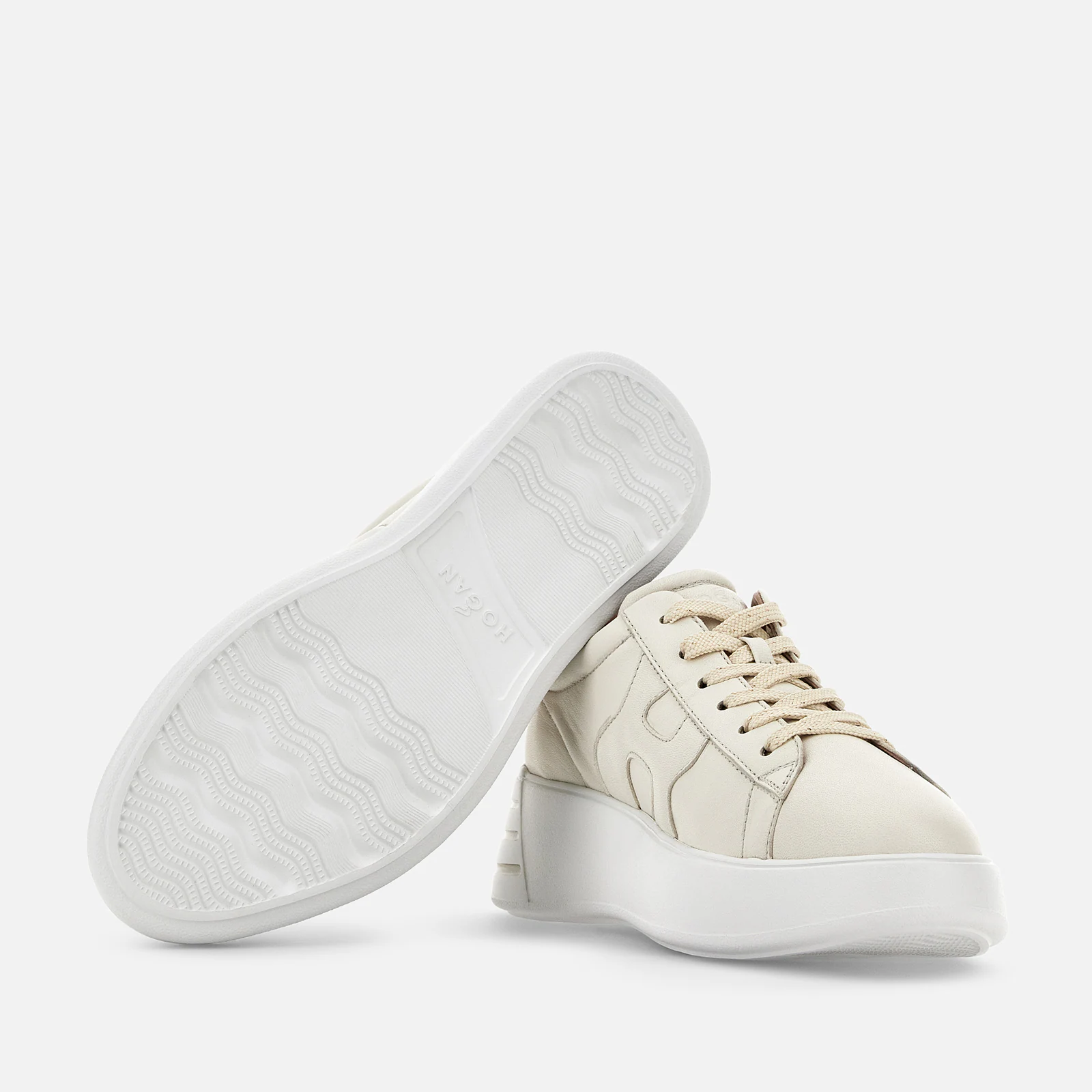 Refined Low-Top Sneakers With Metallic Accents
