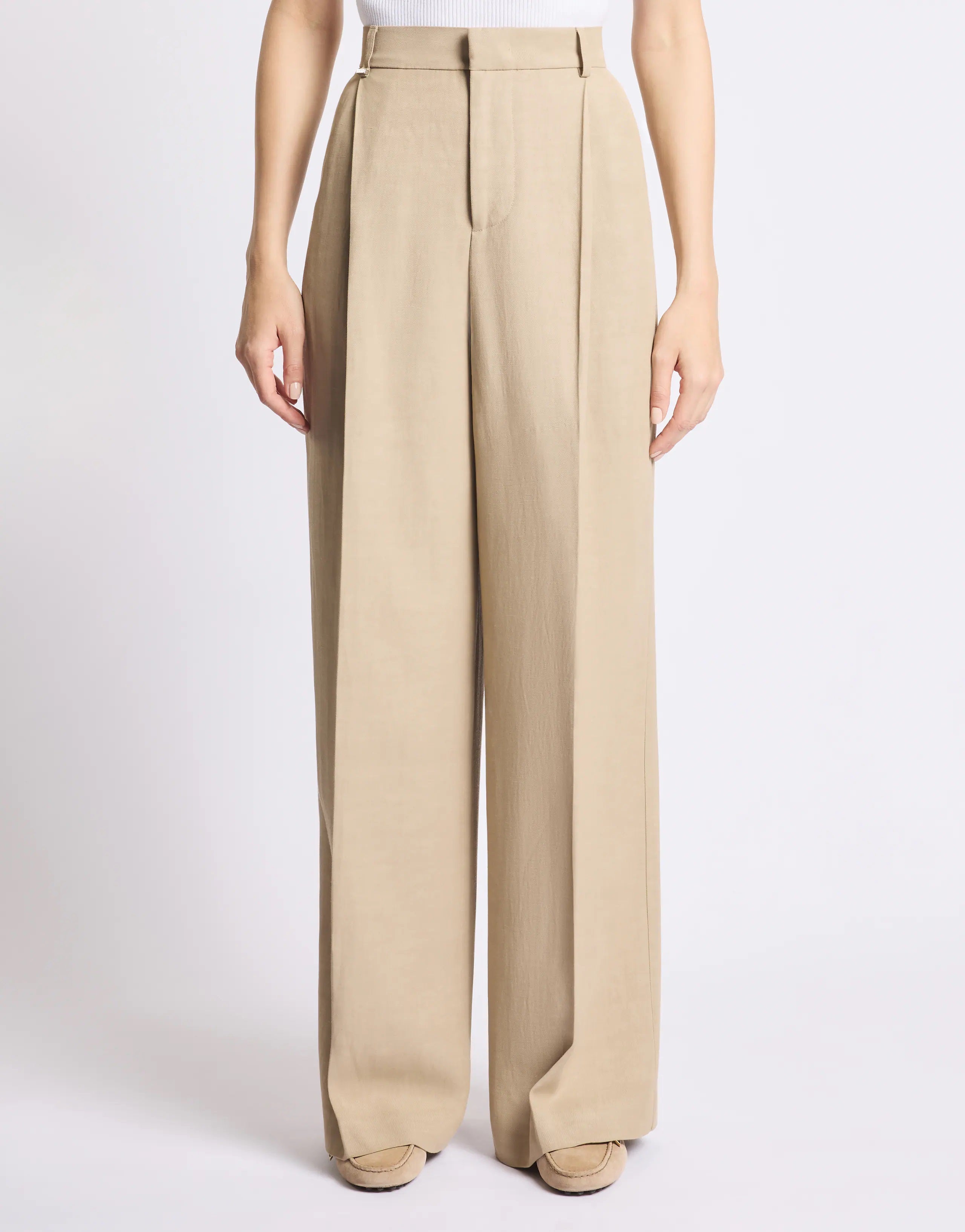Classic Two-Pinch Trousers with Straight Leg Design