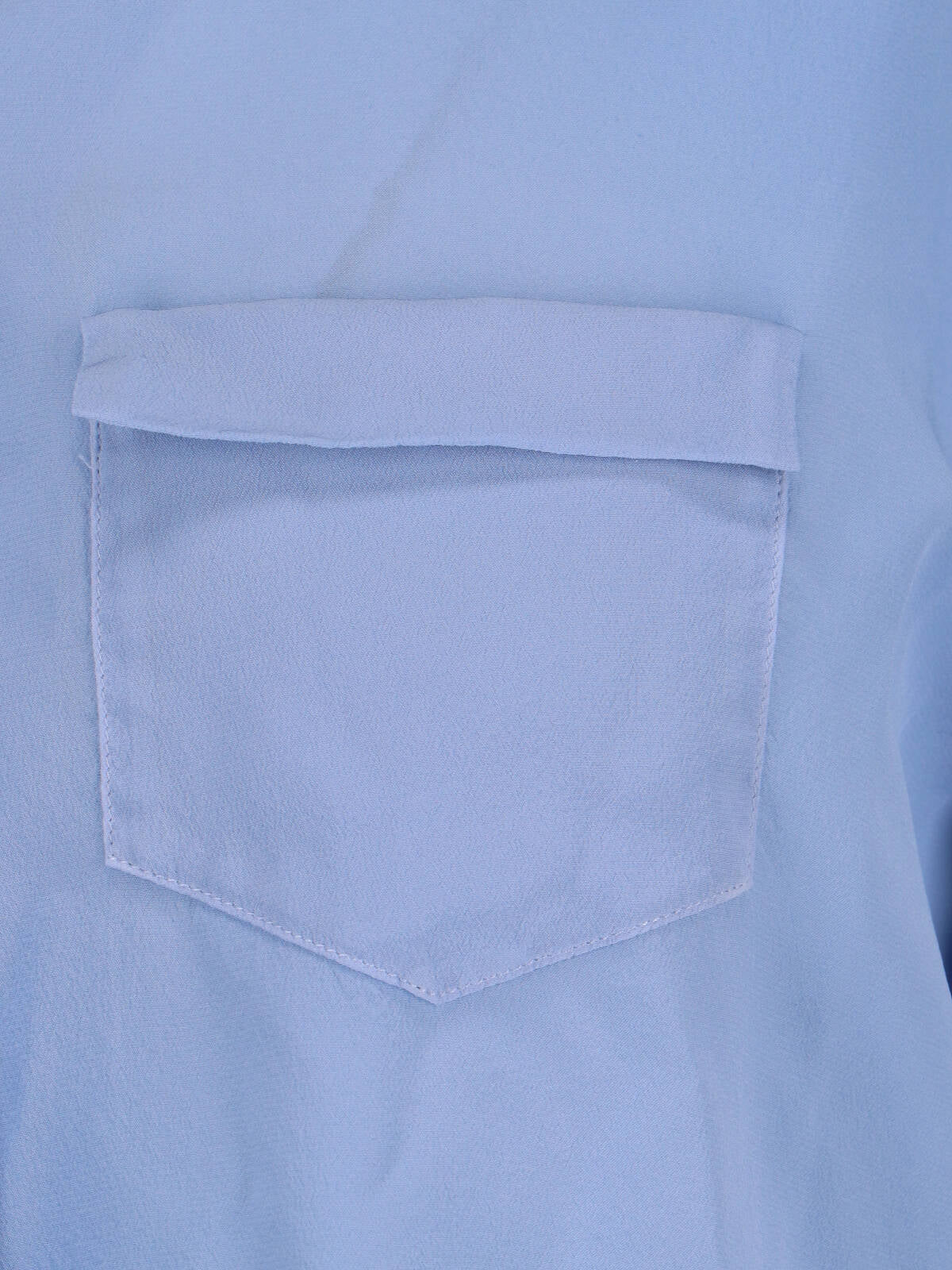 Classic Blue Shirt With Tailored Fit And Button-Down Design