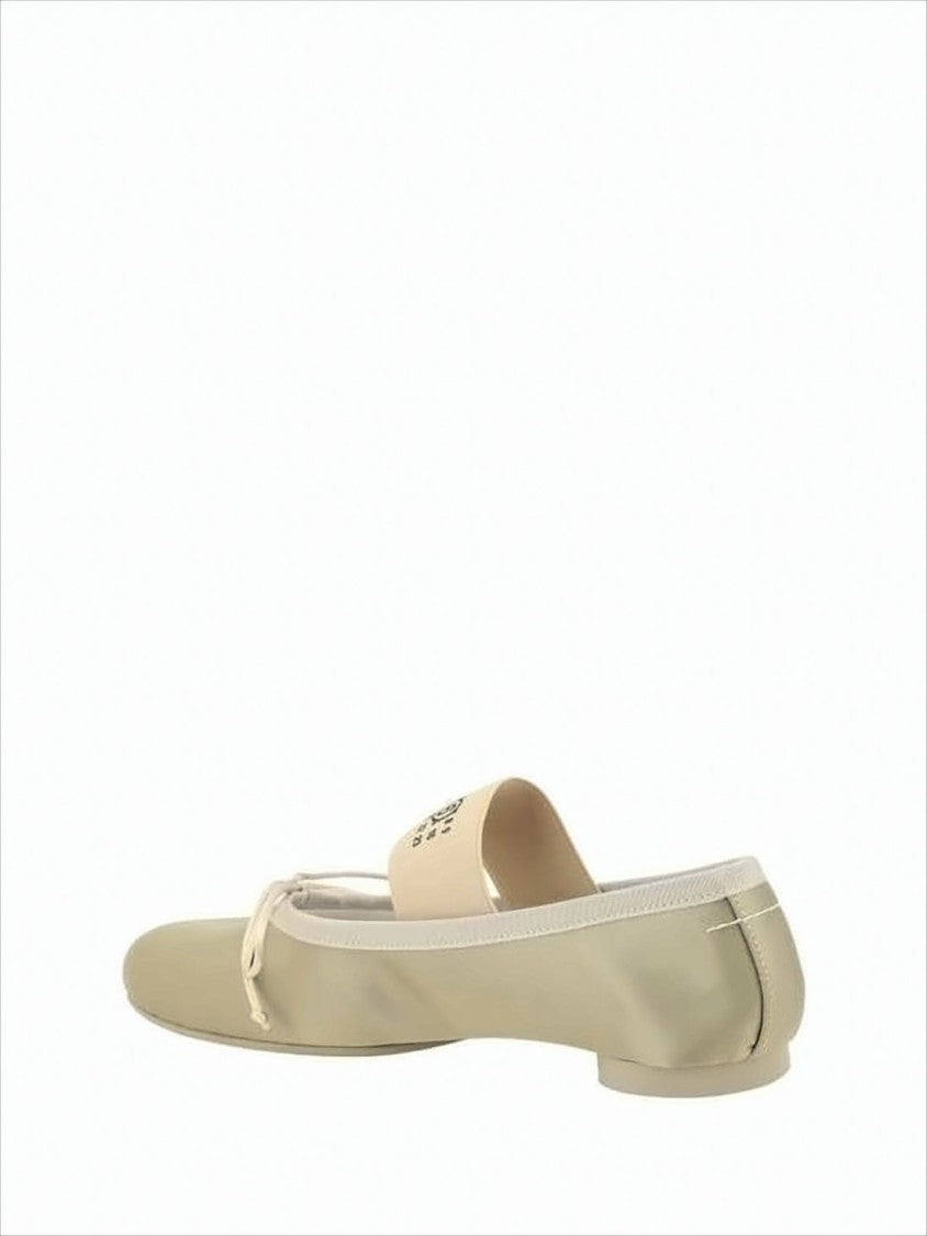 Minimalist Flats with Rounded Toe and Bow Detail