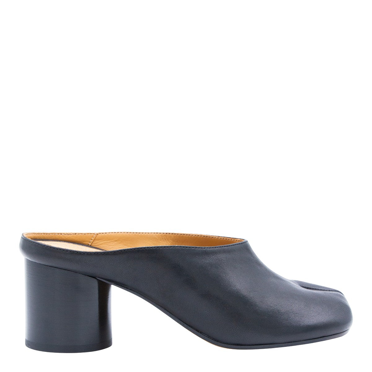 Black Sandals With Thin Straps And Flat Sole