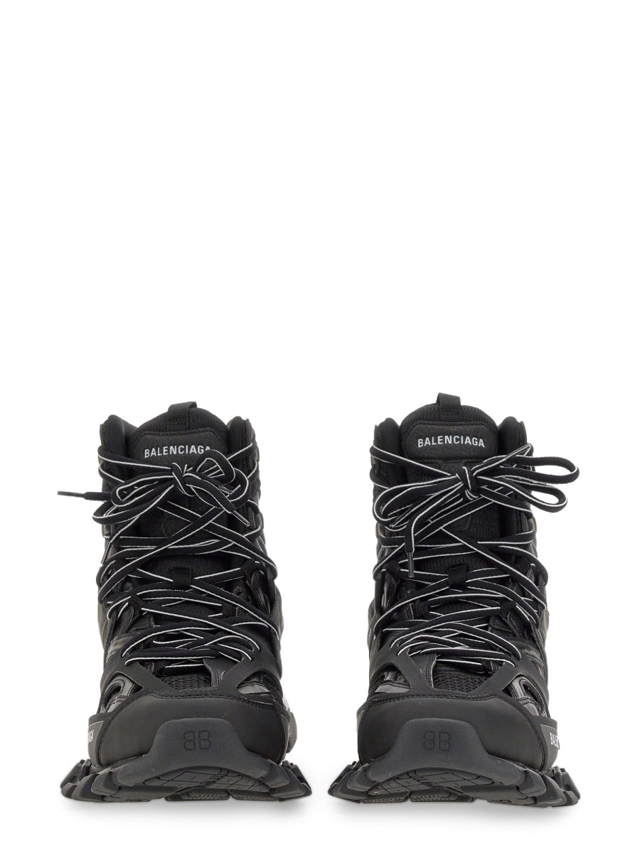 Performance-Driven Sneakers with Breathable Mesh Upper