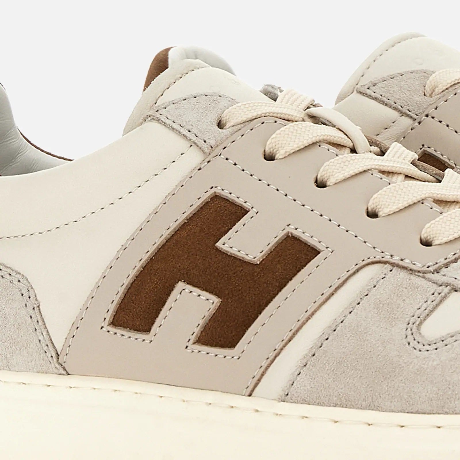 H668 Allacciato H Banda Sneakers in Beige Brown
