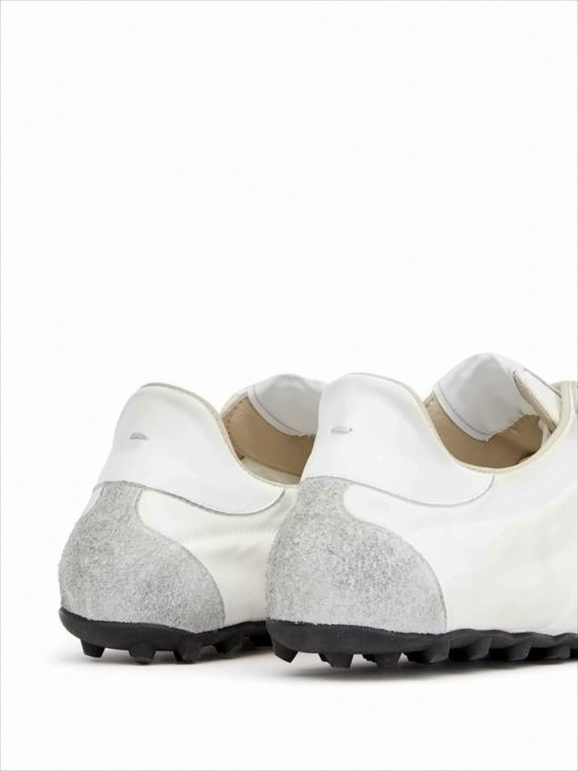 Low-Profile White Sneakers With Textured Sole And Suede Accents