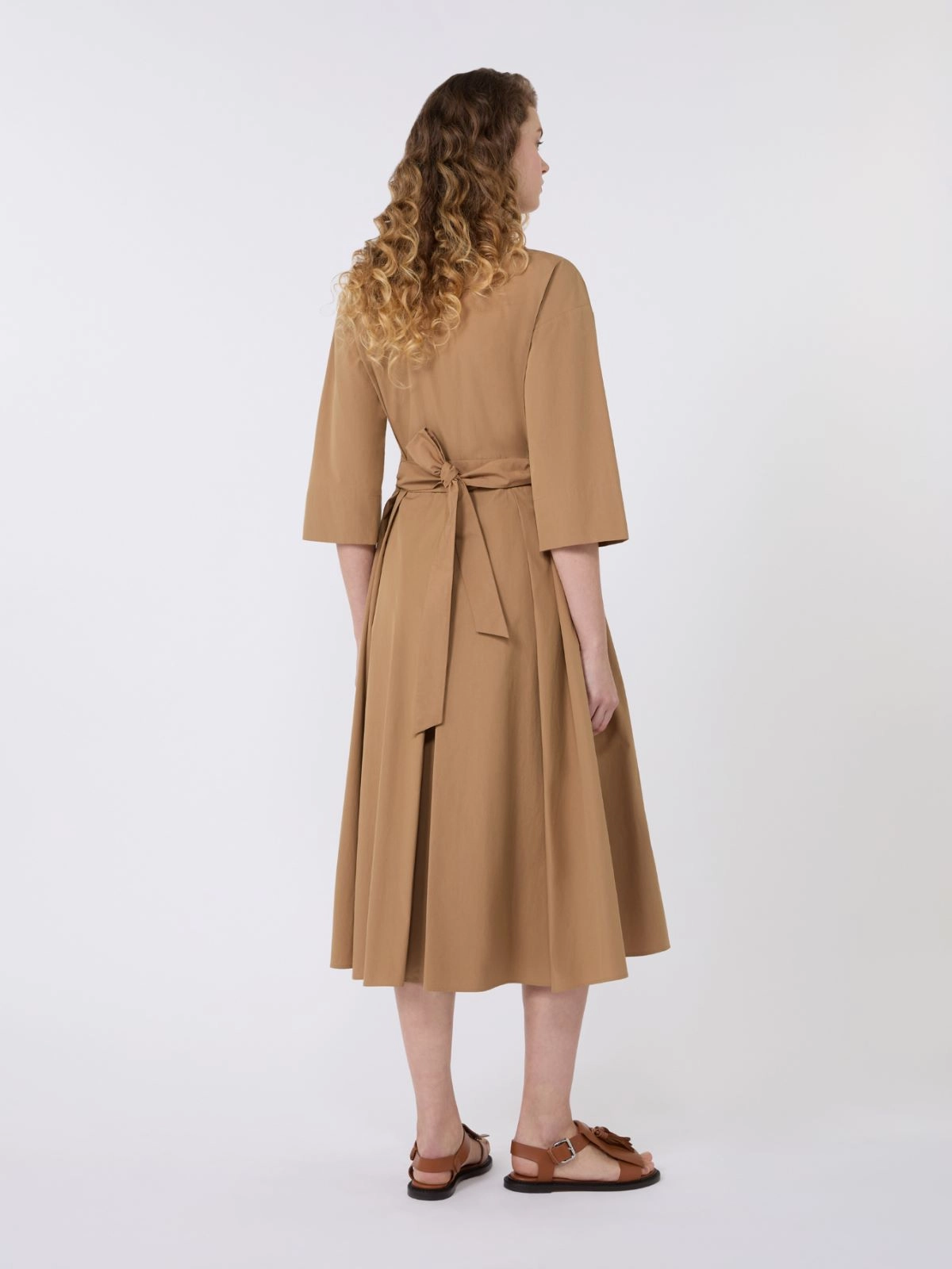 Knee-Length Dress with Classic Collar and Pleated Skirt
