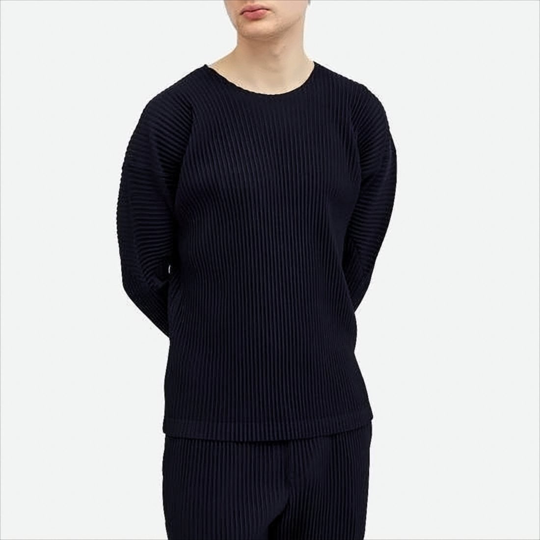 Pleated Black Long-Sleeve T-Shirt With Structured Silhouette