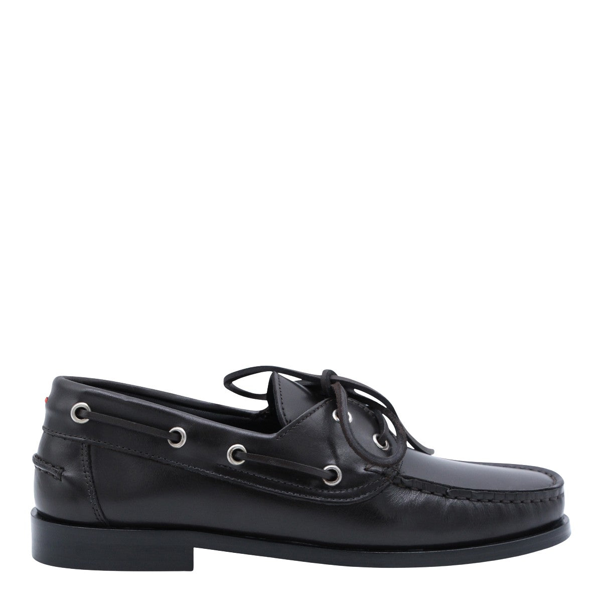 Moccasin-style Flat Shoes with Polished Design