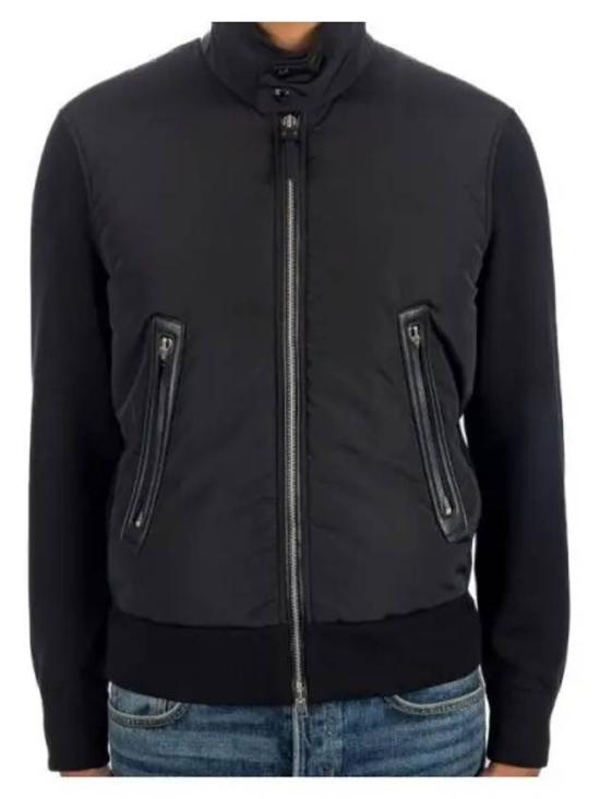 Fitted Black Jacket With Zip Closure And Ribbed Details