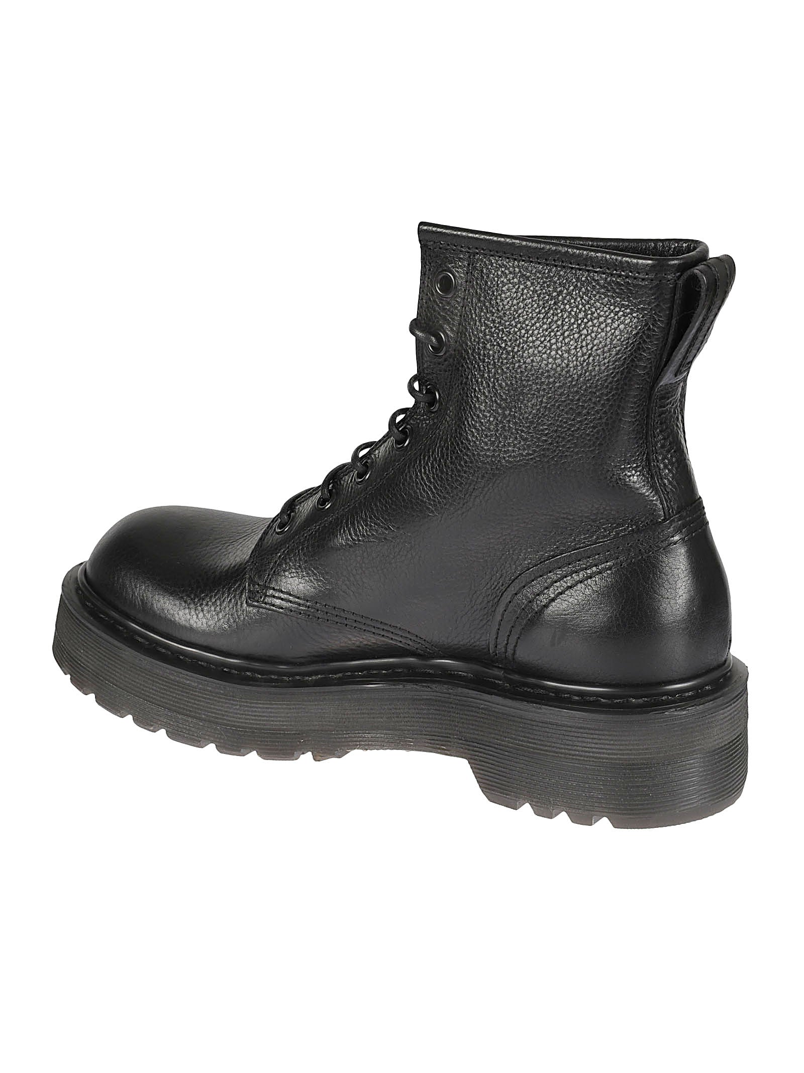Ankle-High Black Boots with Streamlined Silhouette