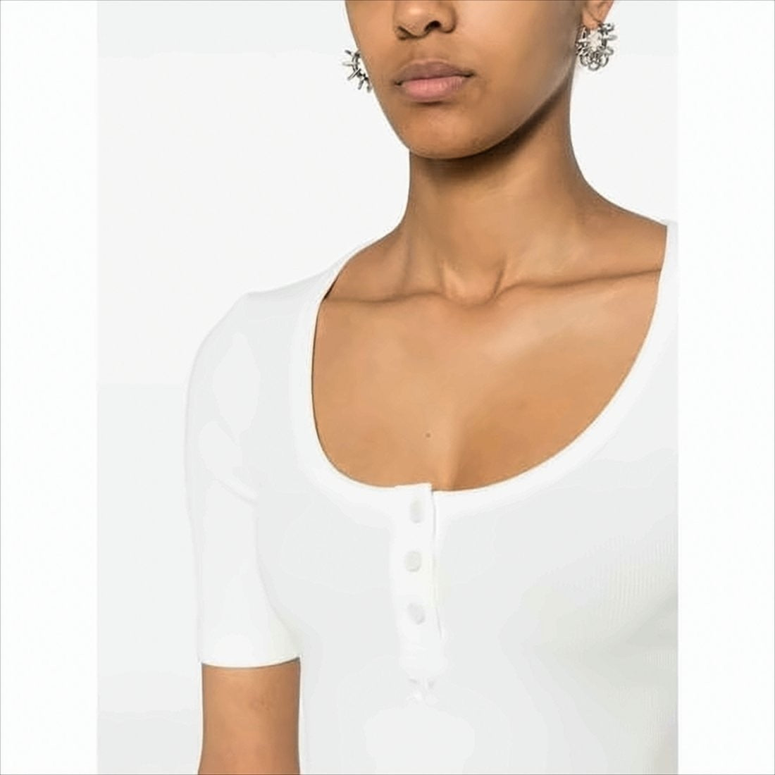 Fitted White Short-Sleeve Top with Scoop Neckline