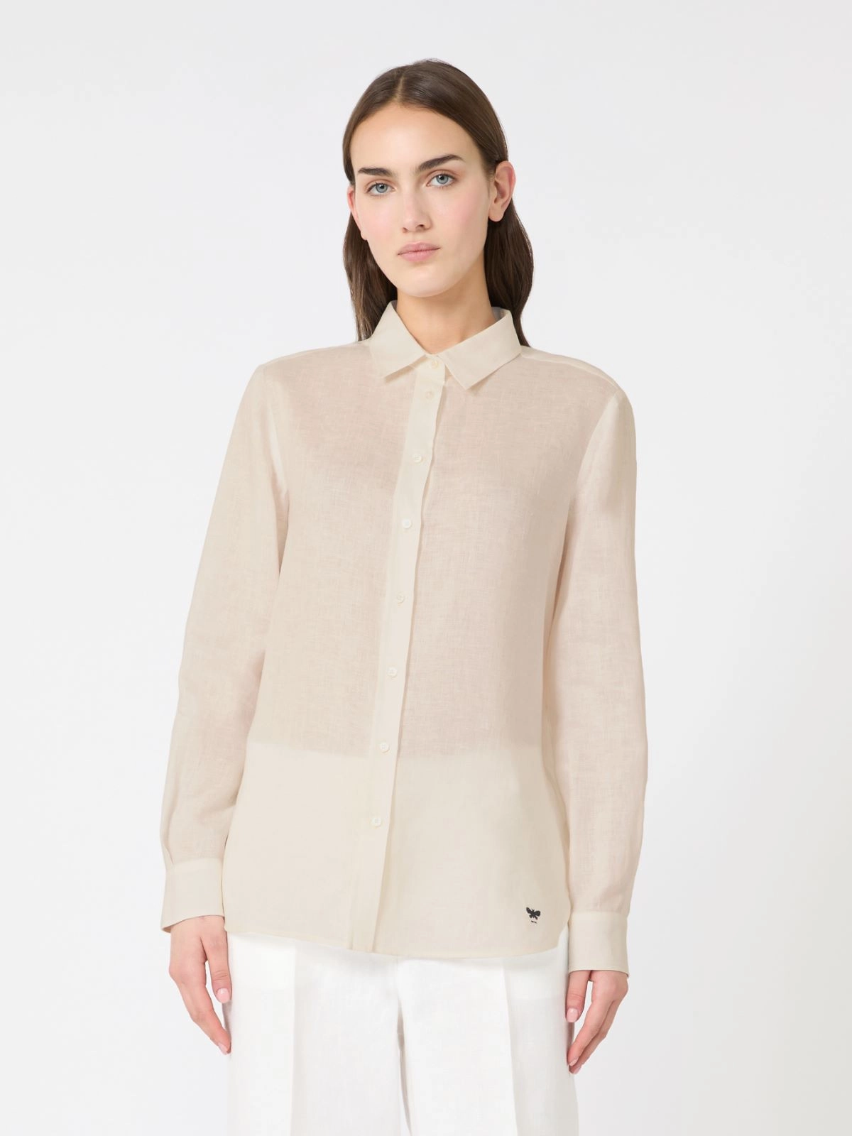 Long-Sleeved Button-Down Shirt with Classic Collar