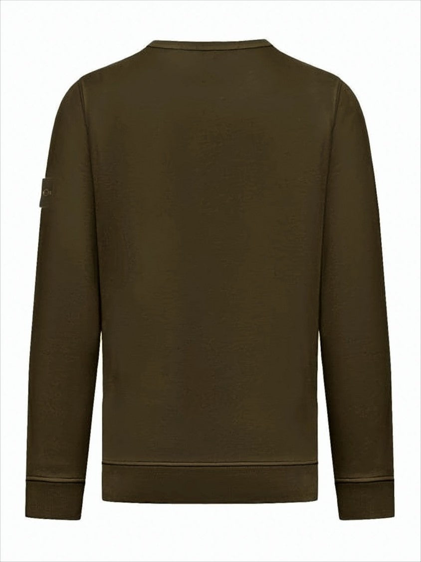 Minimalist Long-Sleeve T-Shirt with Subtle Patch Detail