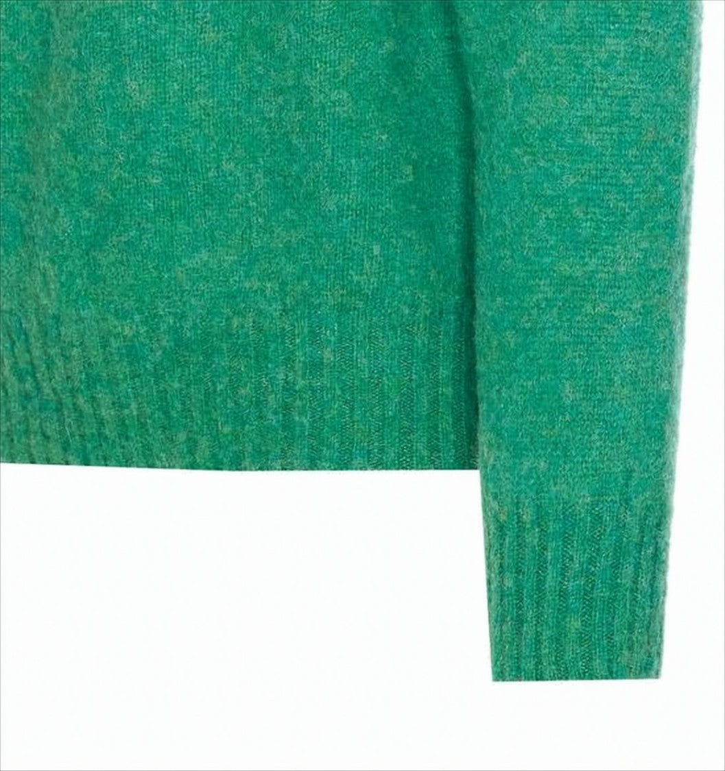 Sweter z żywej zielonej wełny z klasycznym okrągłym dekoltem