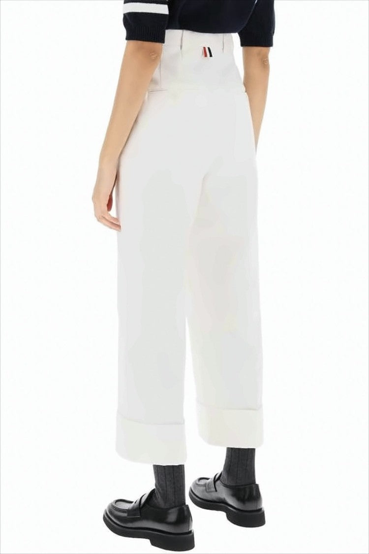 Cropped White Straight Pants with High Waist and Cuffed Hem