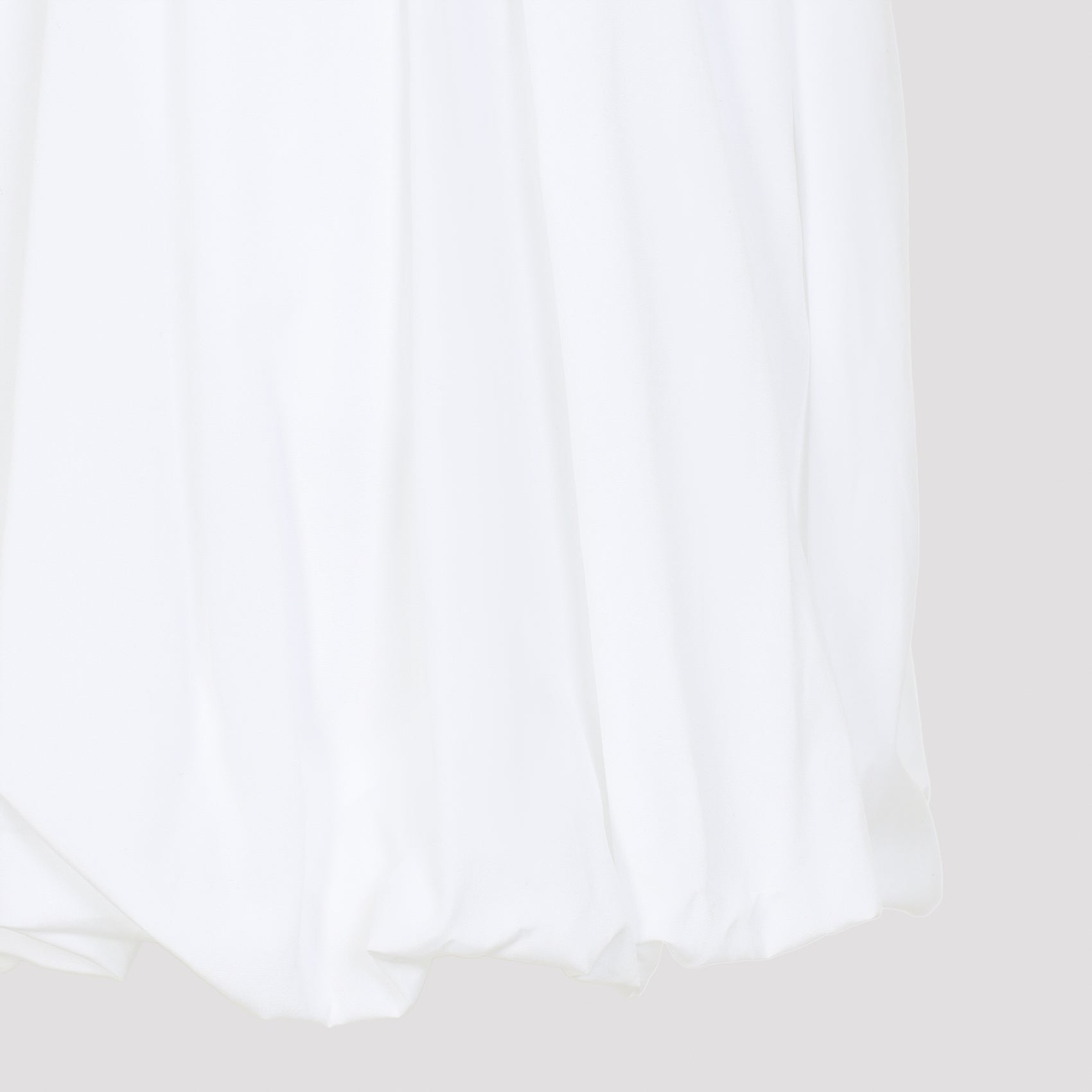 Pleated White Cotton Bermudas With Voluminous Silhouette