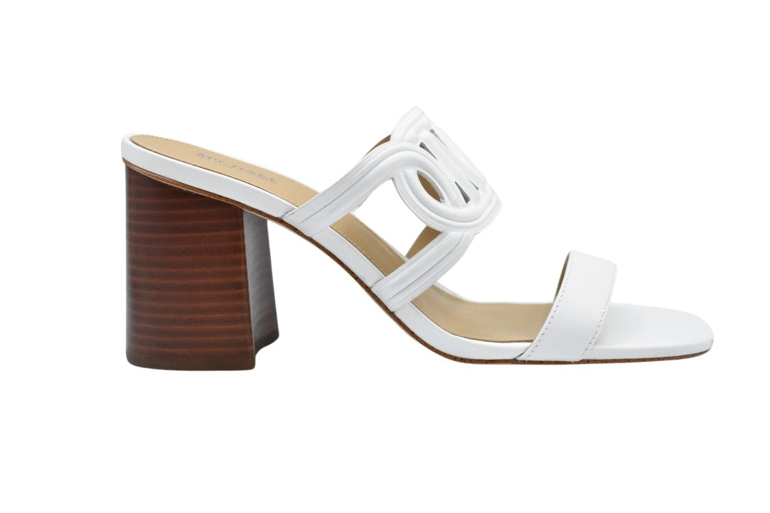 Laced Flat Shoes With Sleek Design And Comfortable Fit