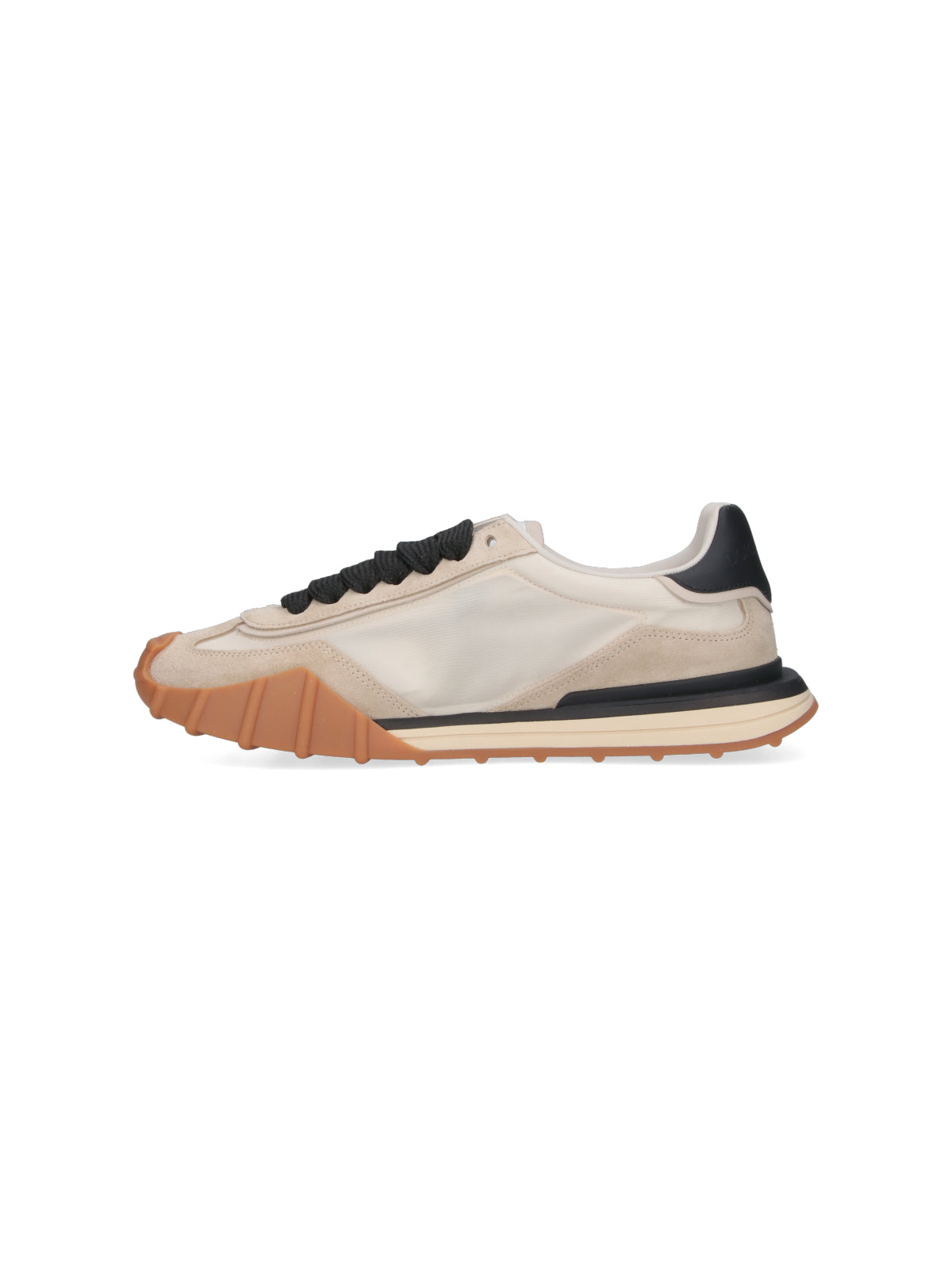 Low-Top White Sneakers With Minimalist Design