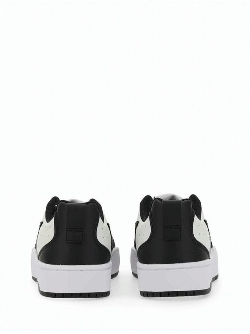 Low-Top White Sneakers with Perforated Detailing