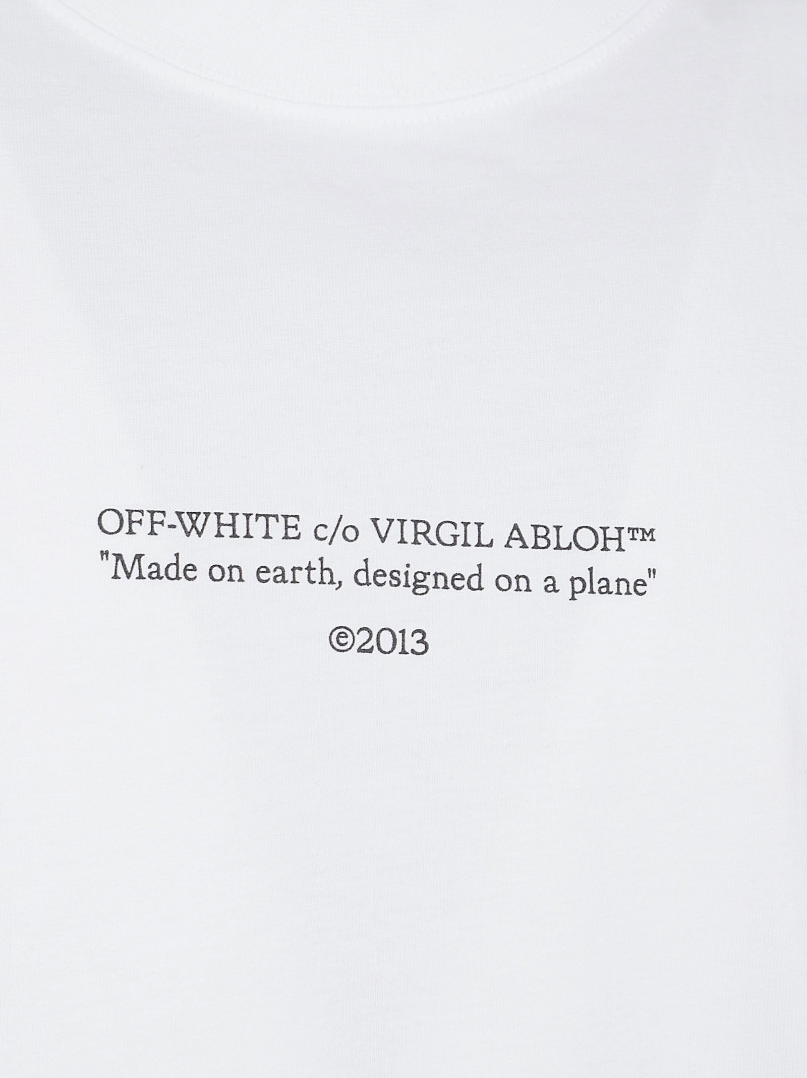 White Short-Sleeve T-Shirt with Centered Quote Detail