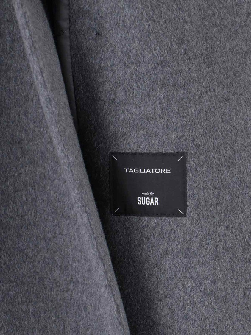 Tailored Grey Coat With Timeless Design