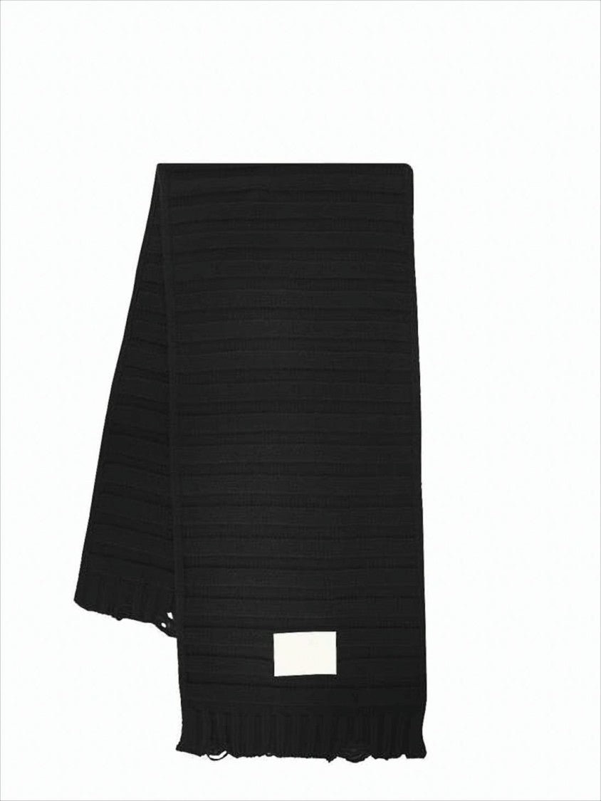 Ribbed Black Scarf With Fringed Edges