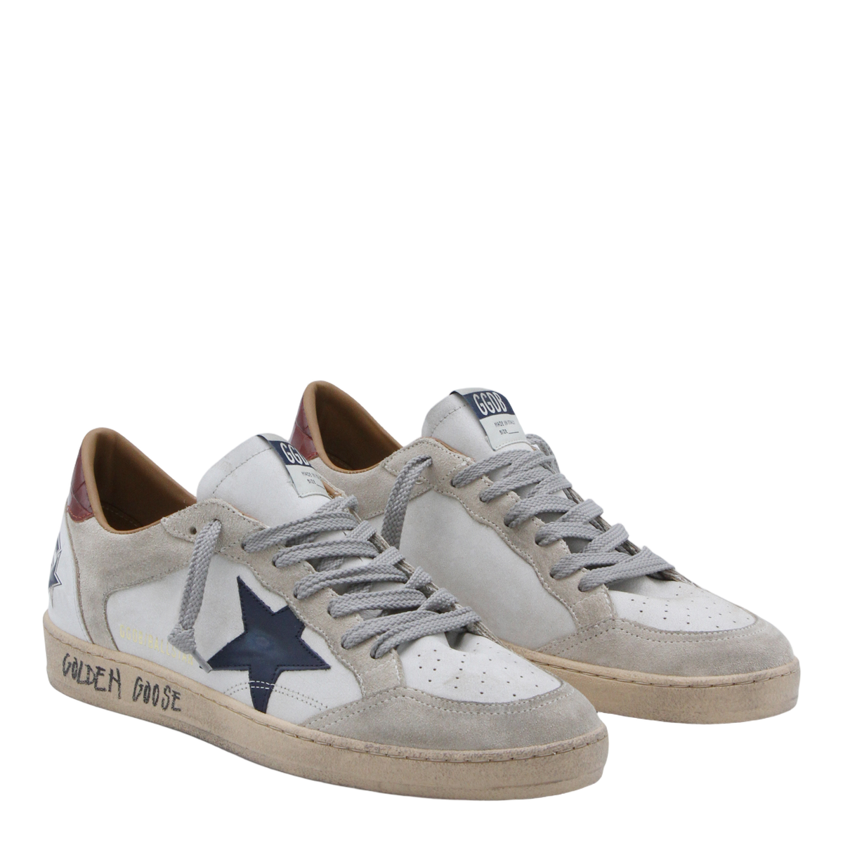 Classic Low-Top Sneakers With Textured Sole And Lace-Up Front