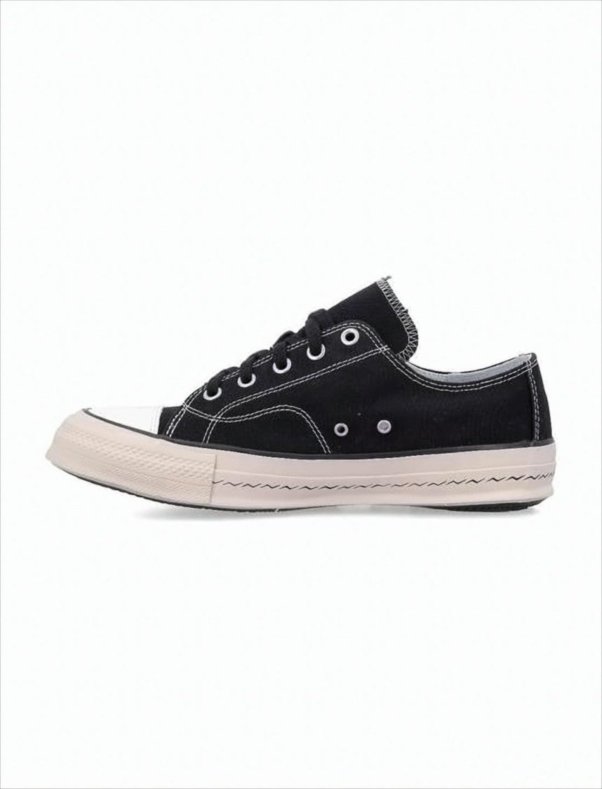 Low-Top Sneakers With Contrasting Stitching And Reinforced Toe Cap