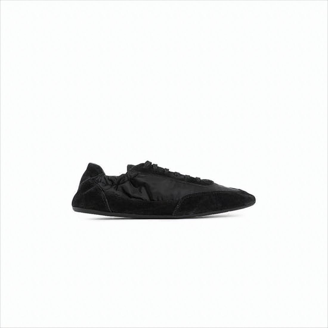 Low-Profile Black Sneakers With Suede Panels
