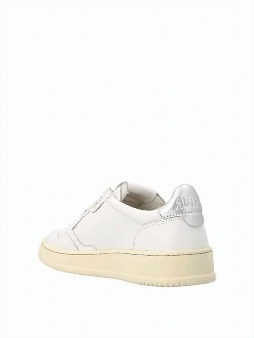 Low-Top Sneakers with Vintage-Inspired Cream Sole and Perforated Detailing