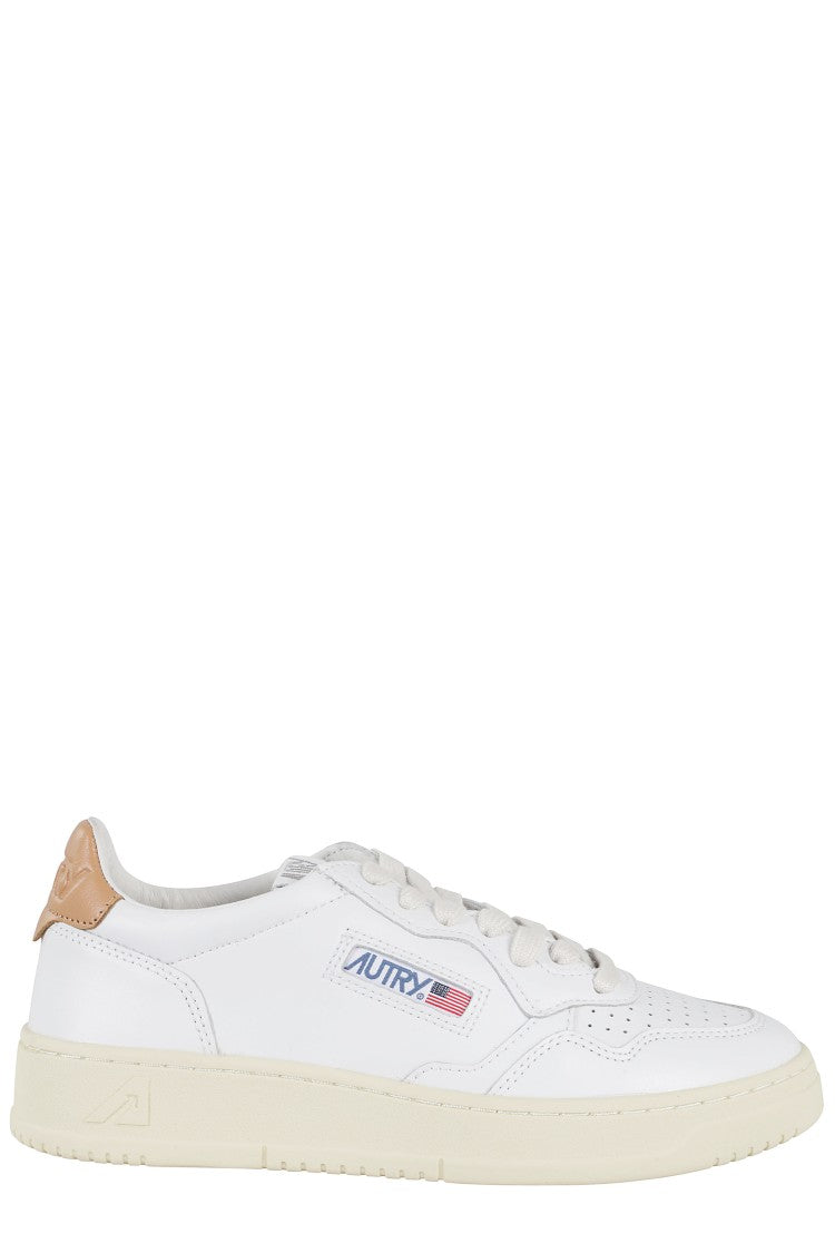 Medalist Low Round Toe White Leather Sneakers