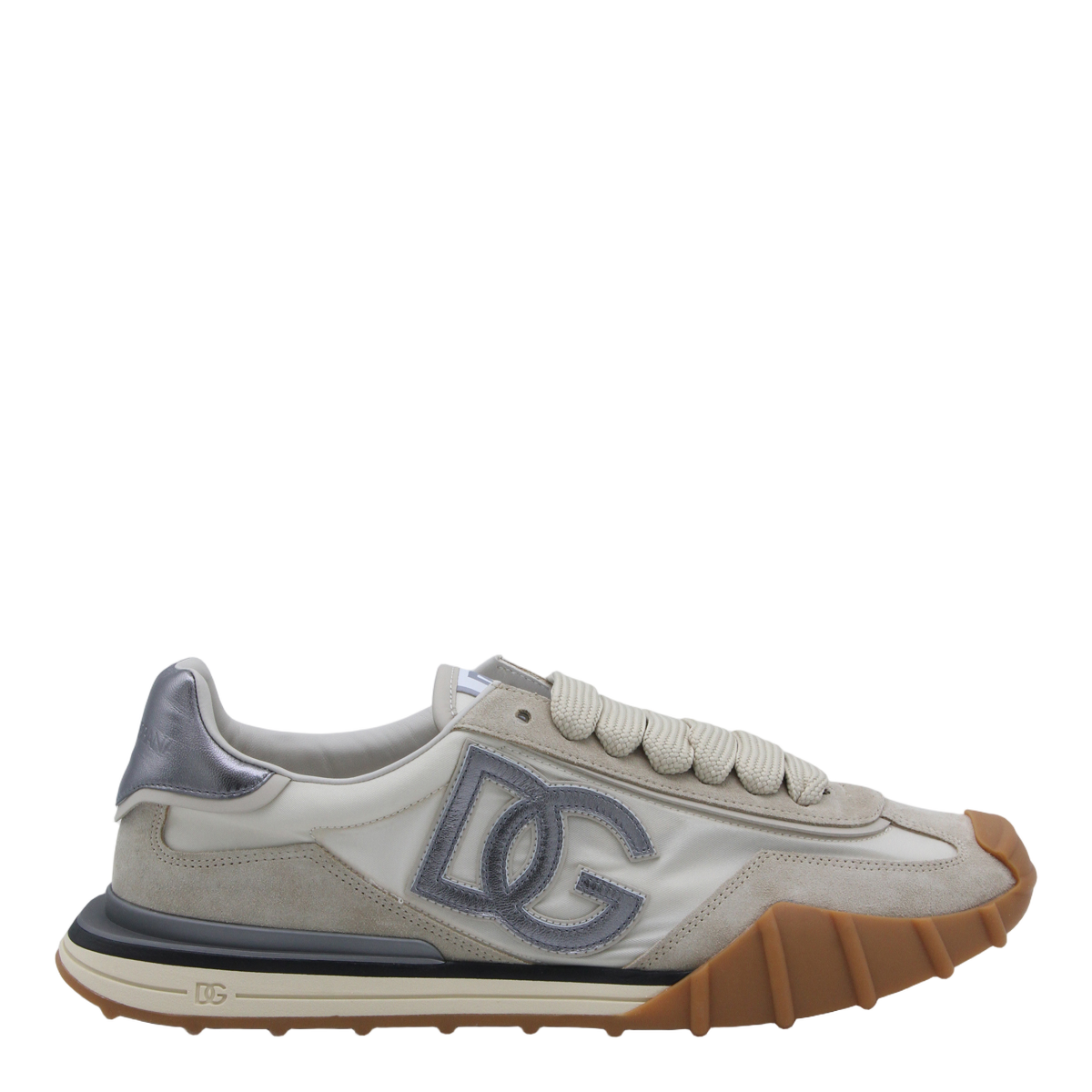 Low-Top White Sneakers with Classic Silhouette
