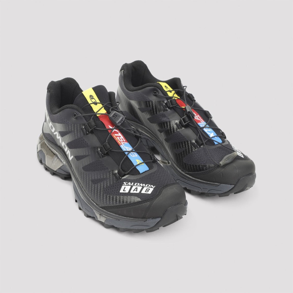 Low-Profile Black Sneakers With Quick-Lace System